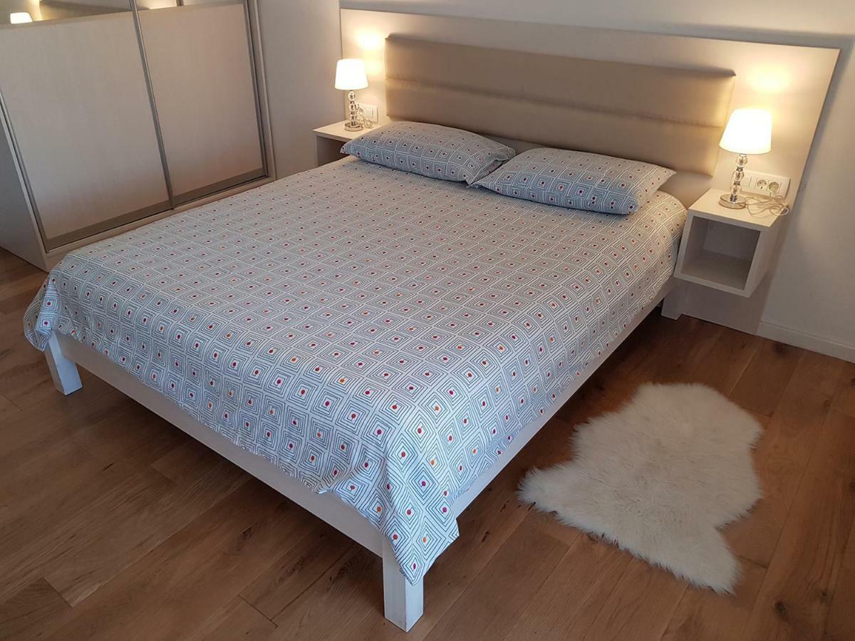 Apartment Domalu Old Town Zára Kültér fotó